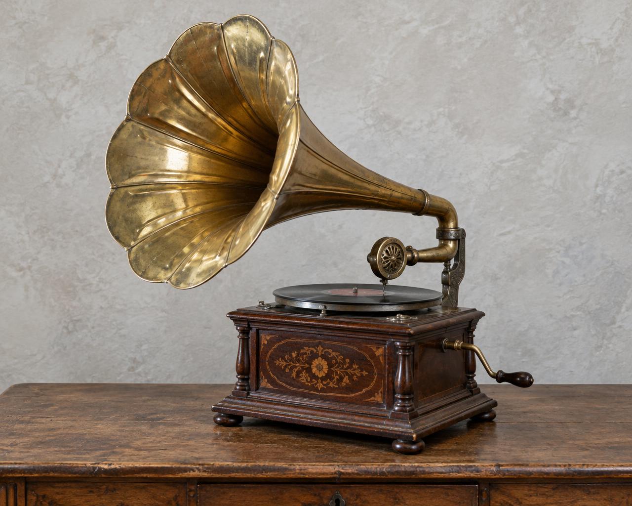 Klasik Pirinç Gramofon